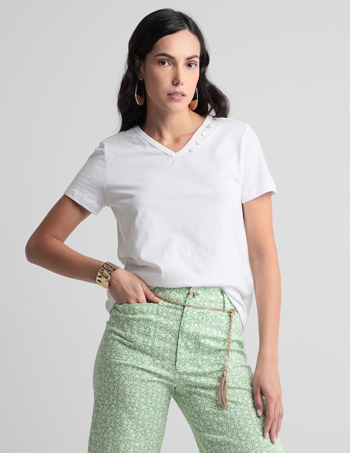 Playera manga corta Petite Studio cuello v para mujer